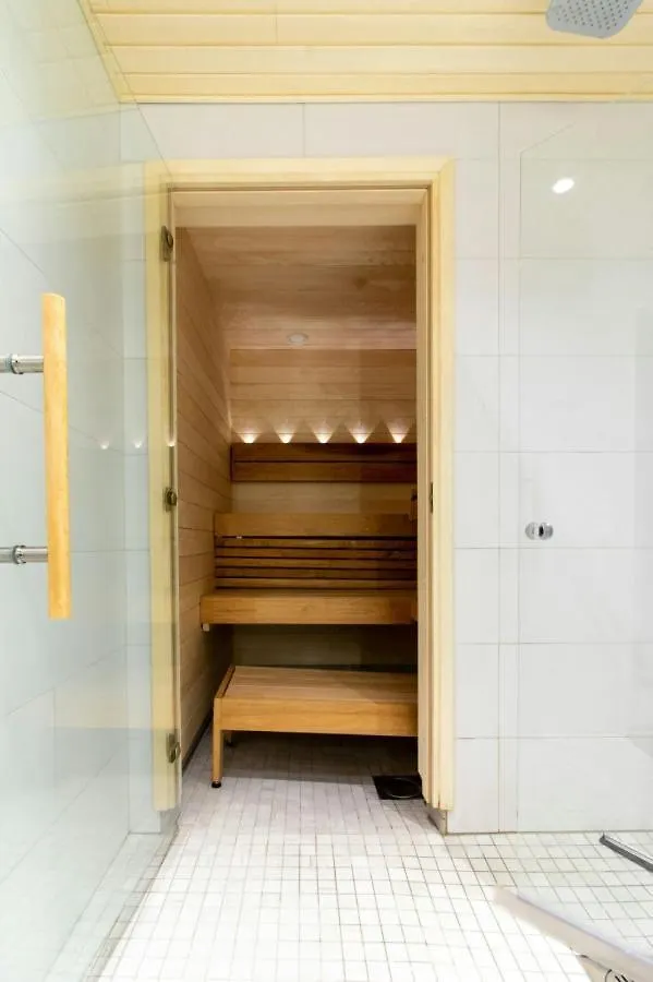 Central And Spacious Apartment For 4 With Sauna Helsinki
